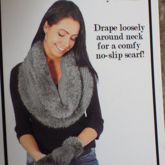 Noelle The Posh Infinity Scarf Beige Knit with Eyelash Trim - Picture 3 of 7